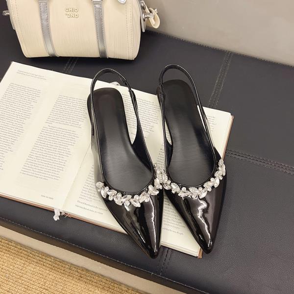 

Модные сандалии с закрытым носком большого размера 2025 лето ретро женская обувь большие плоские уличные с острым носком оригинальные стразы новые девичьи скандалы 35