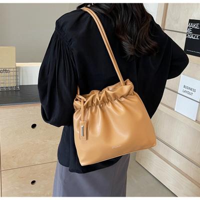 Niche Design Bag, Versatile Pleated Crossbody Bag, Fashionable Travel Bucket Bag