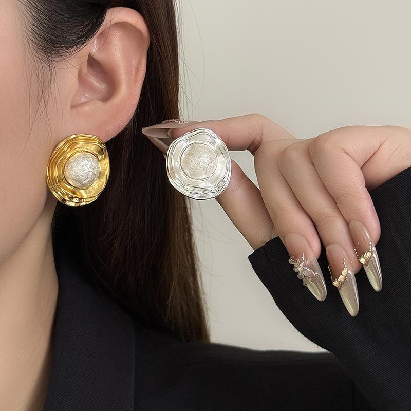 Exquisite Vintage Atmosphere Pearl Stud Earrings Gentle Lazy Slack Earrings Cross Mirror Daily Commuter Versatile Earrings