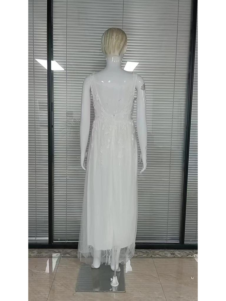 2025 European & American Women's Sleeveless Deep V-Neck Lace Wedding Dress