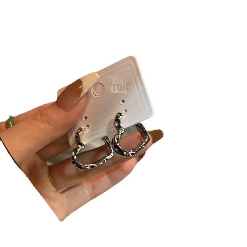 Highly Recommended: Chic Heart Earrings – Trendy, Versatile, Lightweight Luxury Design for Women.