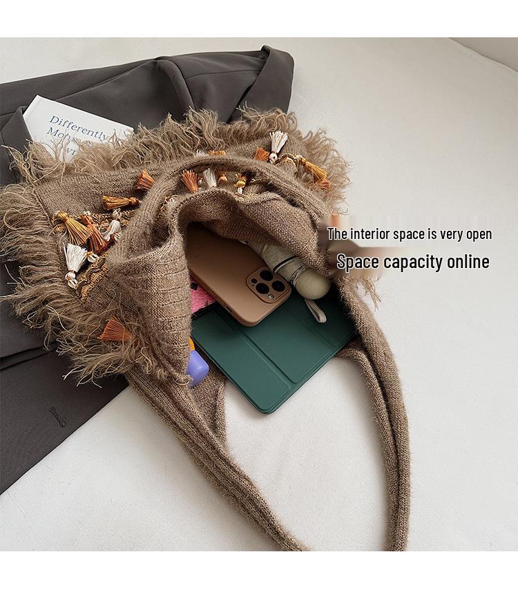 Ethnic Tassel Small Square Bag: Versatile, Large-Capacity Women's Shoulder Bag for Simple Vacation Style