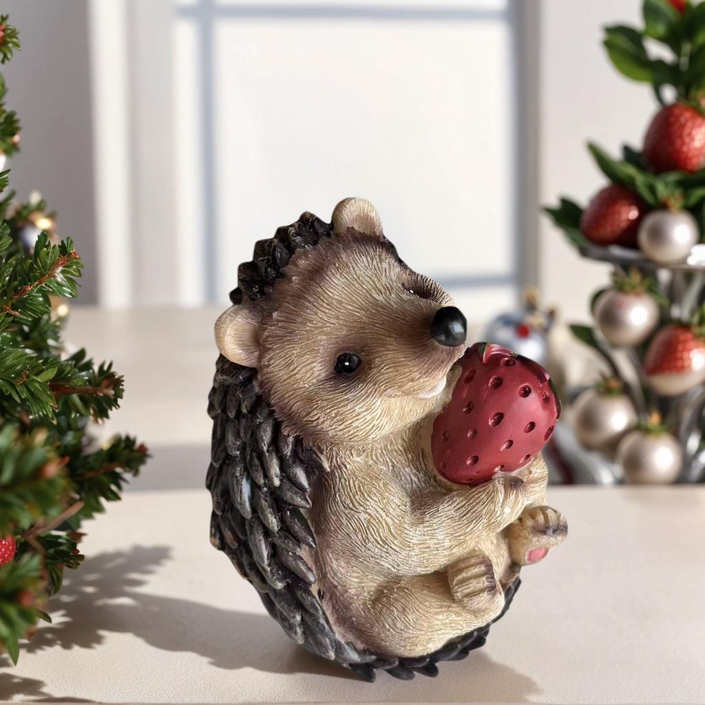 1 Piece of Cute Hedgehog Ornaments, Hugging Cub + Holding Strawberry Shapes, Conveying Natural and Cute, Full of Details, Practical and Beautiful 