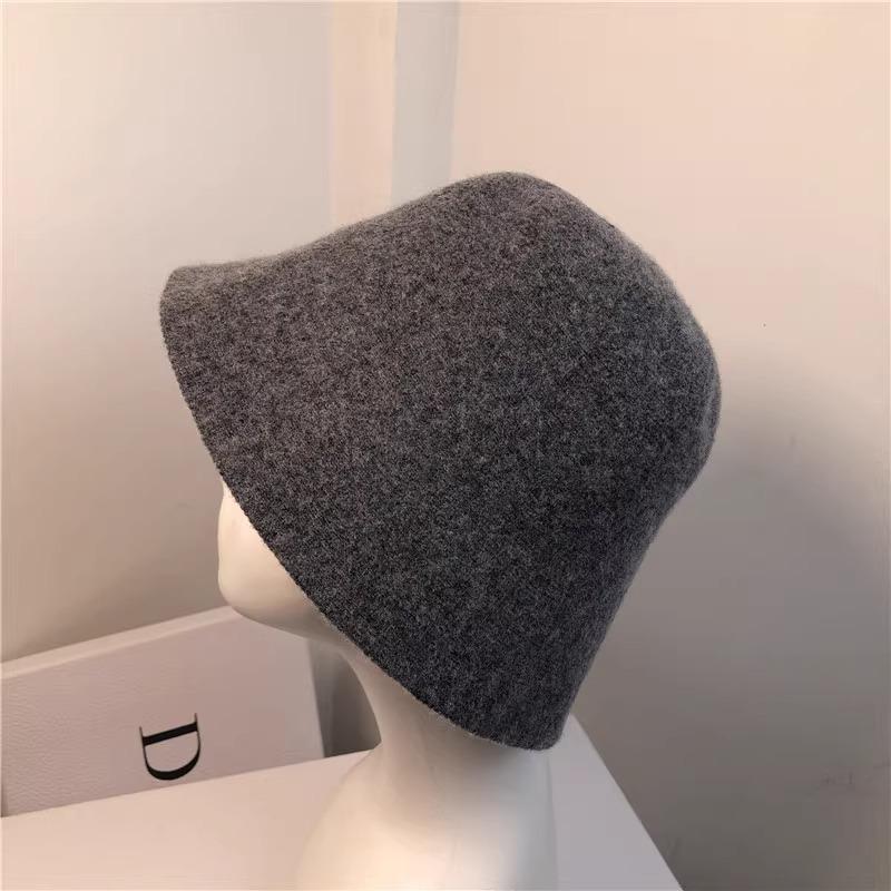 Pălăria bucket simplă și elegantă din lână, la modă și călduroasă pentru femei, pălăria pescar artistică de culoare uni în stil japonez, trend