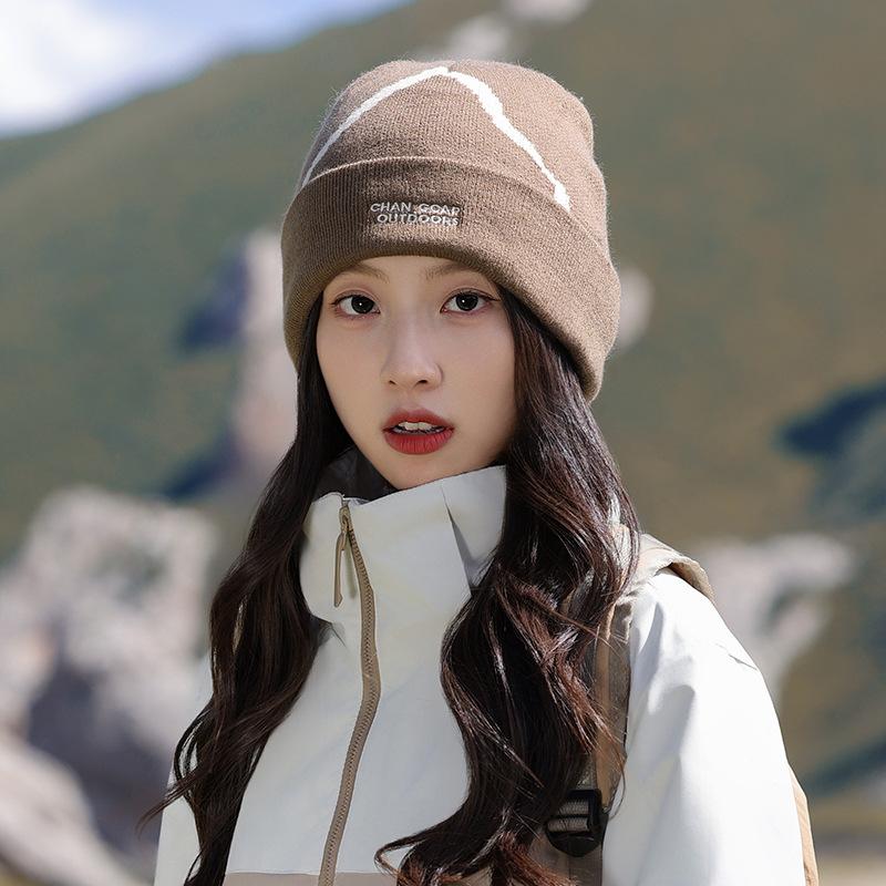 American Letter Jacquard Knitted Hat for Women in Autumn and Winter Warm and Ear Protecting Woolen Hat Versatile Face Showing Small Baotou Cold Hat