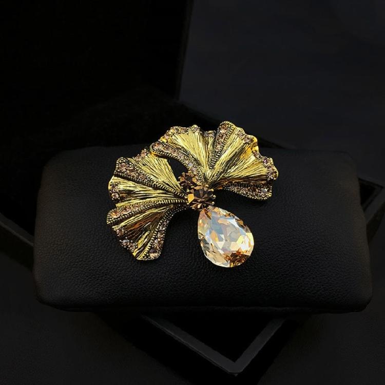 Elegant Gingko Leaf Brooch Pin Unique Lapel Pin Stylish Clothing Jewelry Plant Brooch Pin Suitable for Daily Party Wear