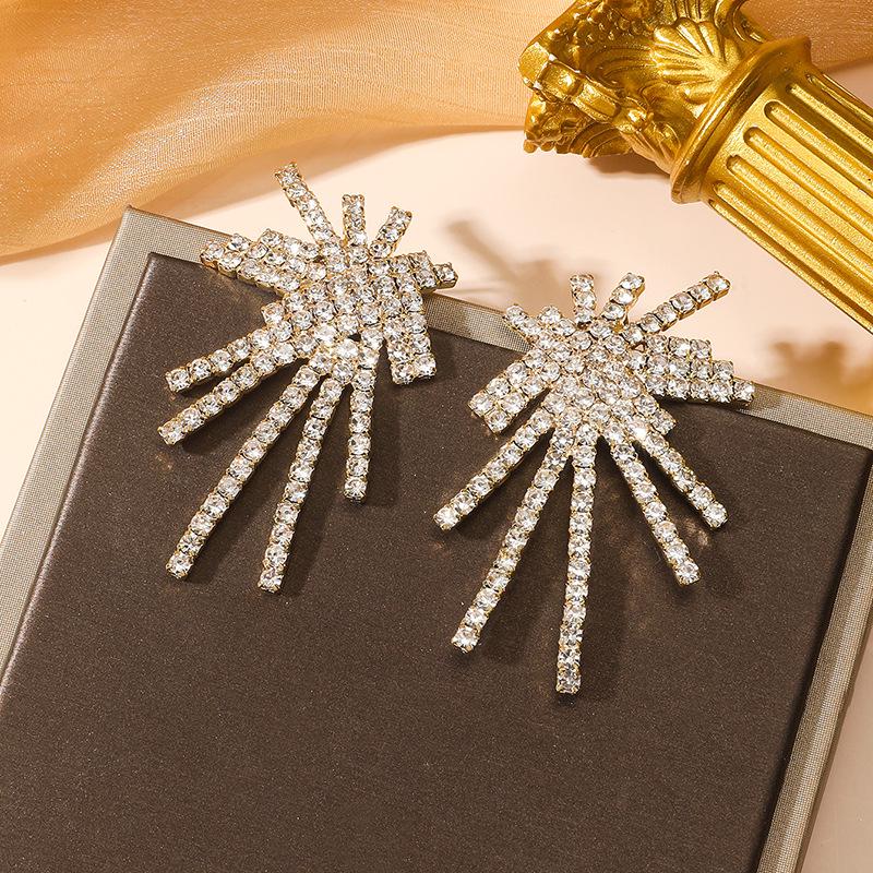 2023 Trendy Light Luxury Palm Leaf Earrings for Women - European and American Style