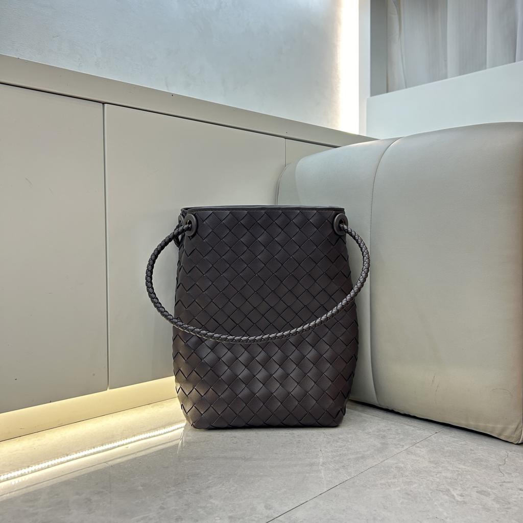 Cross-border handmade cowhide woven bag large-capacity messenger bag niche bucket bag portable women's bag single shoulder messenger bag