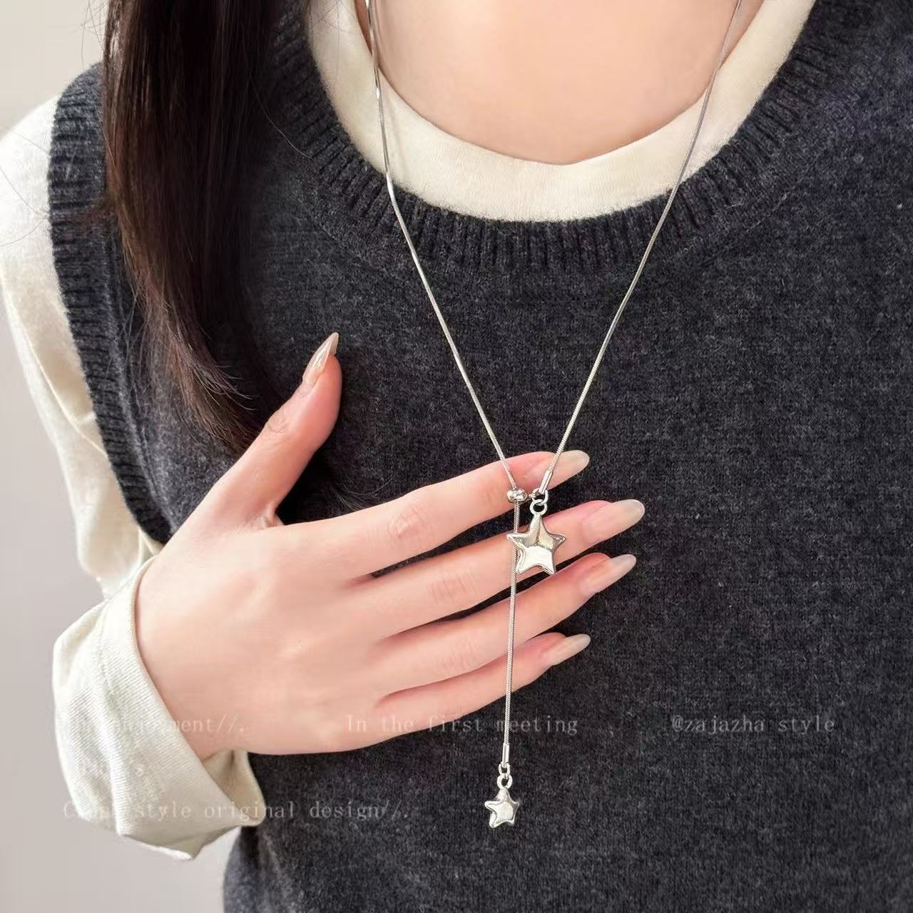 

Female Niche Versatile Long Adjustable Necklace Star Pull