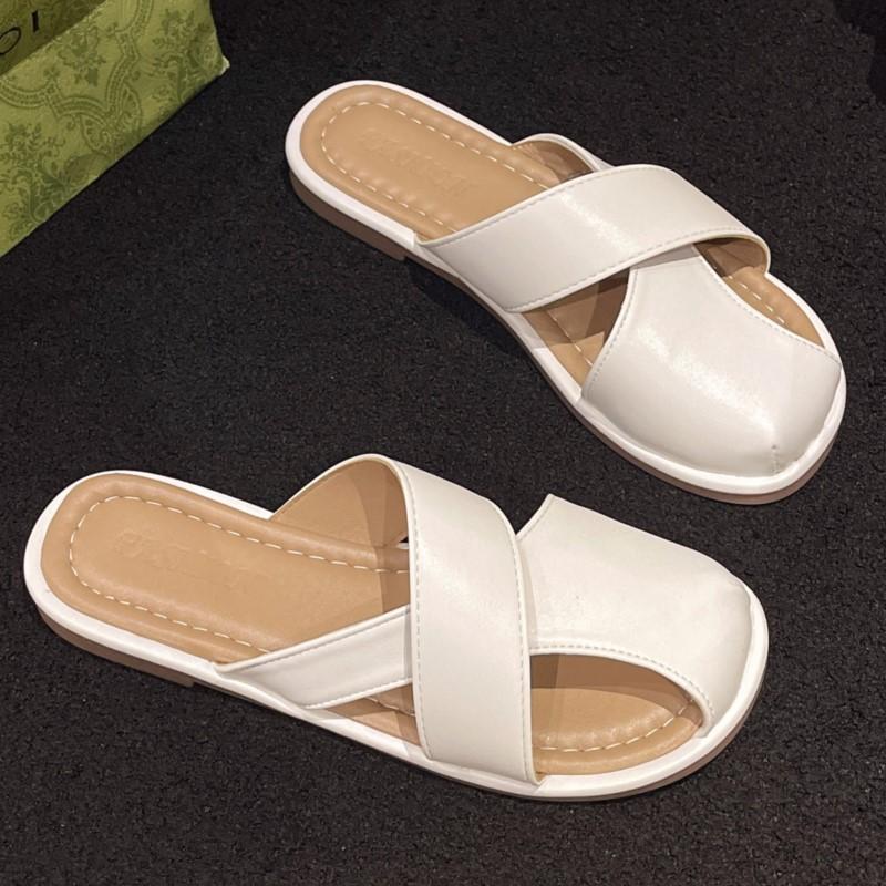Fashion 2025 Summer Stylish Unique Design Flat Sole Enclosed Toe Half Slipper Women Bohemian Inspired Anti Slip Perfect for Outdoor Wear