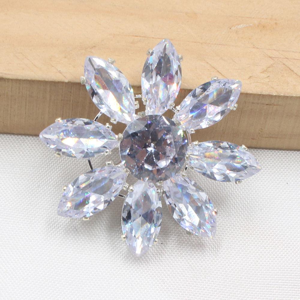 LKERAN 2pcs/30MM Crystal Horse Eye Sunflower Alloy Flower Plate Buckle DIY Clothing Crafts Accessories