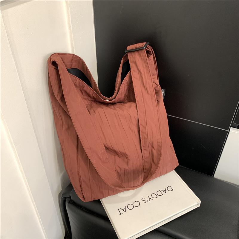 Cloth bag women's large-capacity new summer versatile pleated shoulder bag leisure student class tote bag