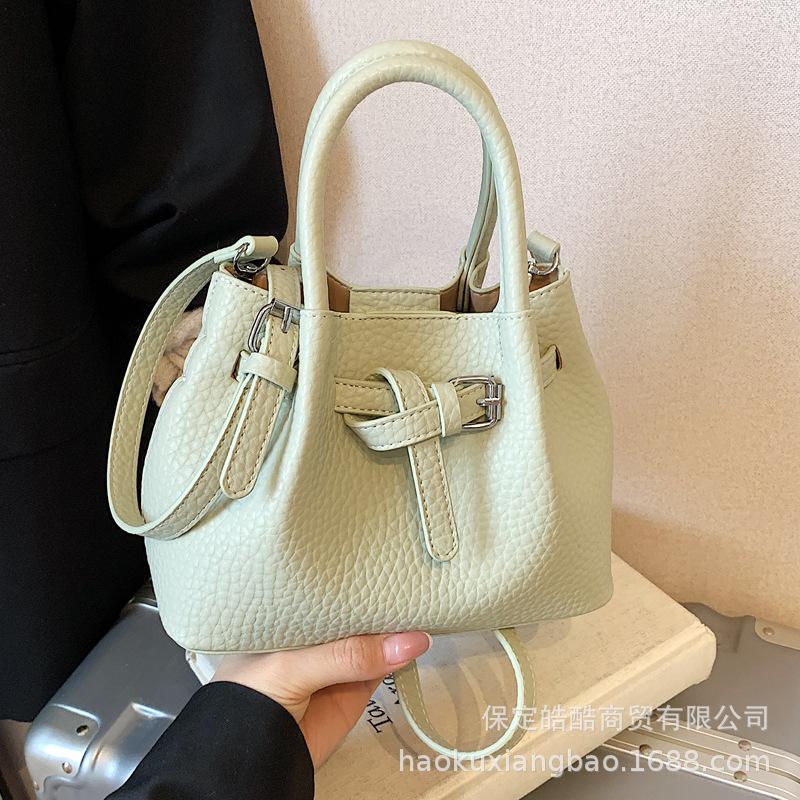 This Year's Popular Small Bag Women's Summer 2025 New Versatile Super Fire Messenger Bag Casual Portable Bucket Bag