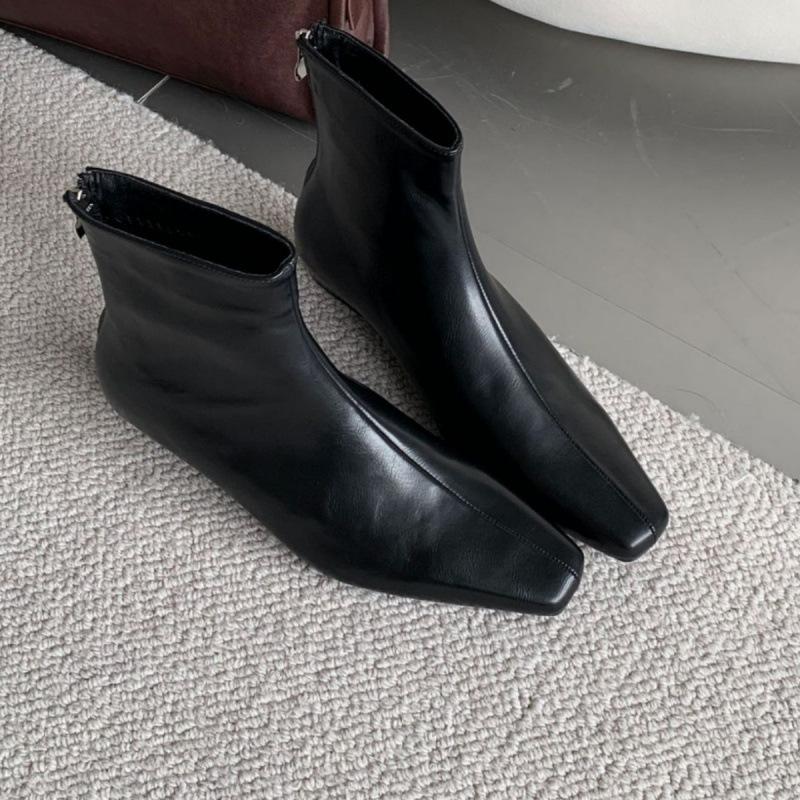European station temperament thick heel thin short boots women's 2025 autumn and winter versatile Martin boots French small square head small a