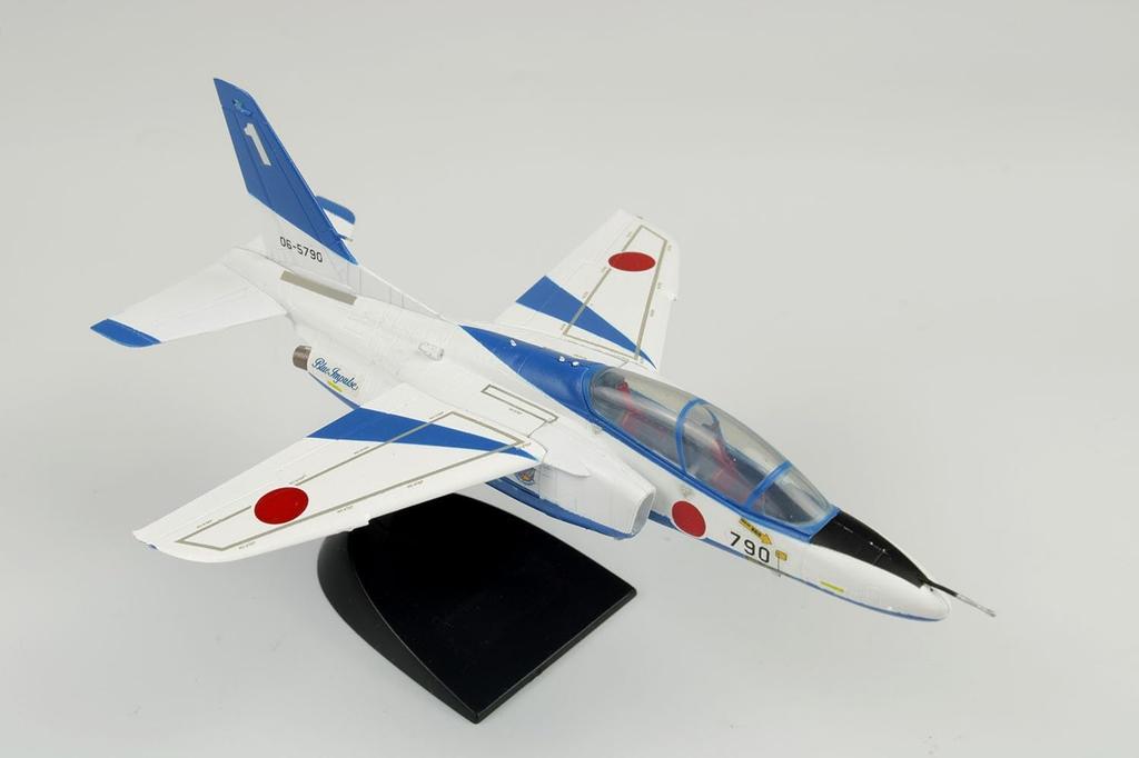 PLATZ Japan Air Force Blue Impulse 2024 Plastic Model 1/100 Self-Defense T-4 BLU-2024