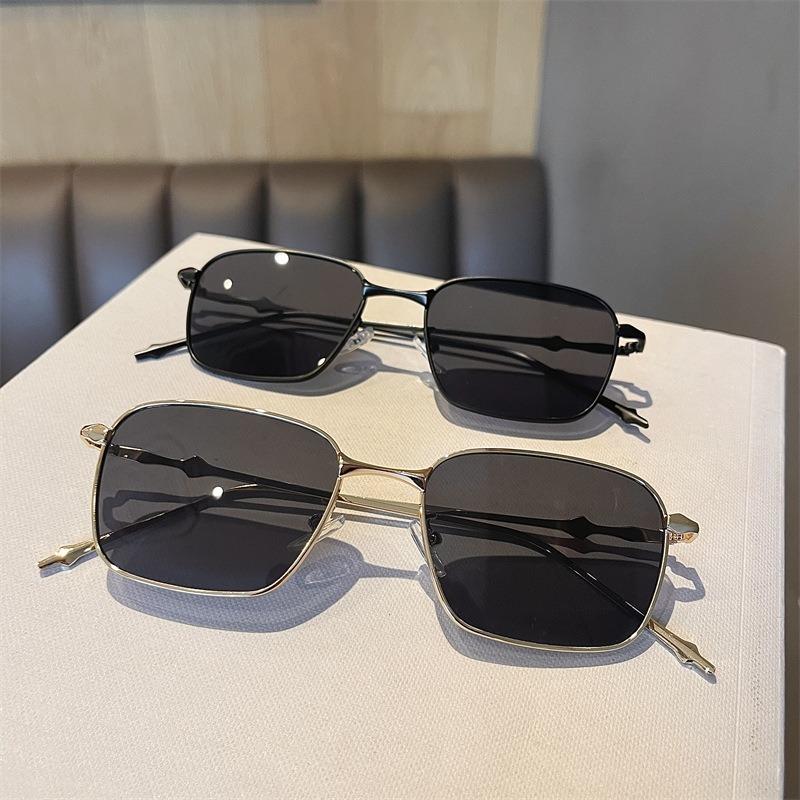 UV400 Rectangle Sunglasses Trendy High-Quality Metal Frame Punk Sun Glasses Travel Shades for Women & Men