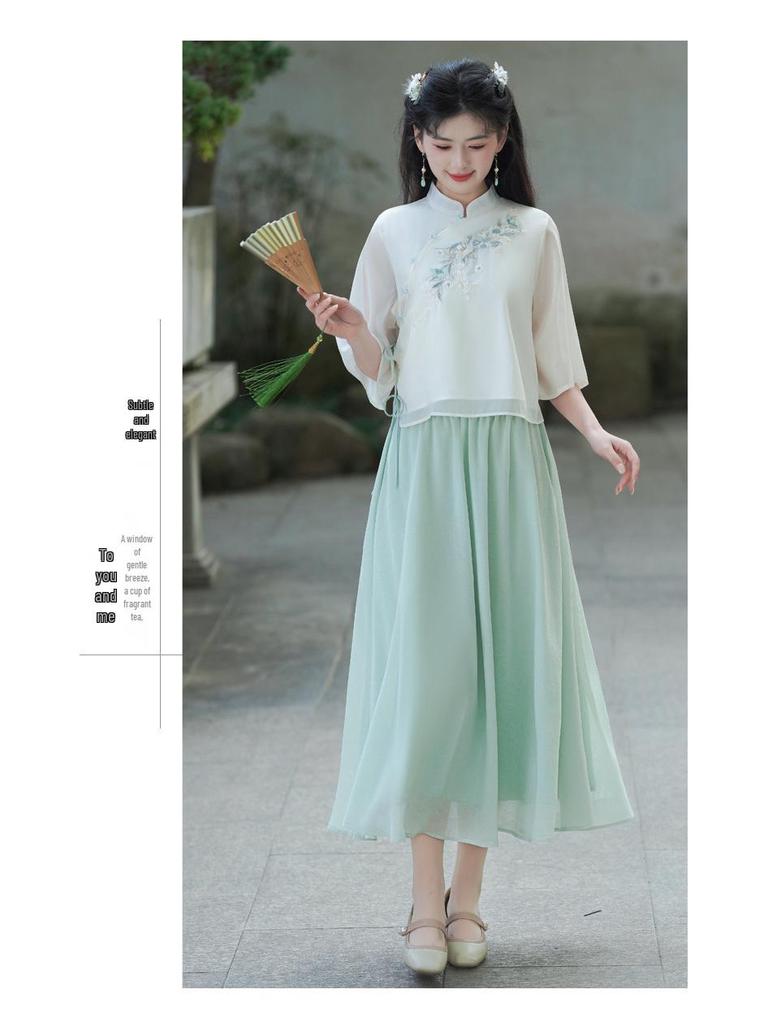 Chinese Retro Embroidered Tang Suit: Women's Han-Style Tea Set