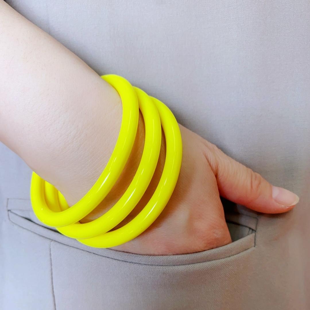 

Модный браслет из 3 акриловых круглых трубок для женщин с несколькими цветами, идеально подходит для повседневной носки, браслеты для женщин