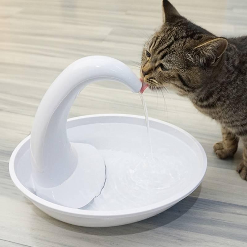 Pioneerpet Schwan Haustier-Trinkbrunnen Ideal für Katzen und Hunde mit leisem Betrieb und einfachen Reinigungsfunktionen