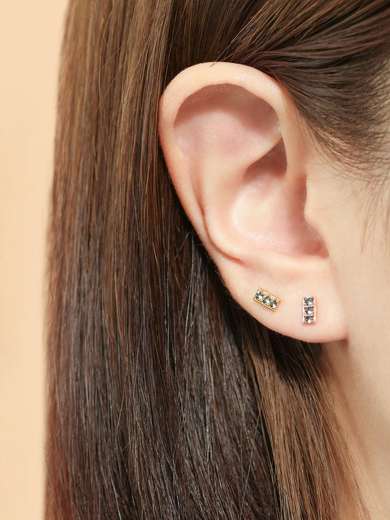 Minimalpiercing 14K Antique Ocean Blue Piercing Earrings