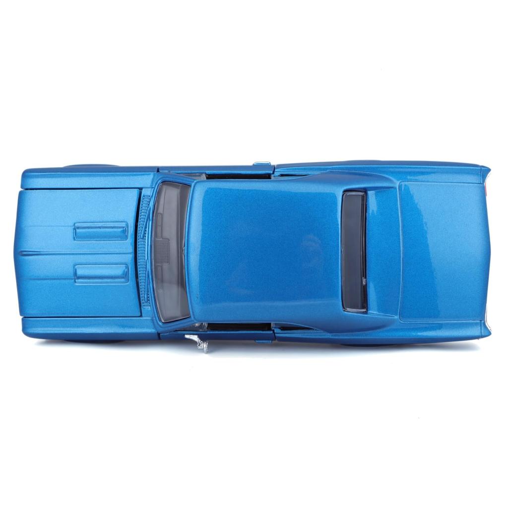 Maisto 1/24 scale diecast model of the 1966 Chevrolet Chevelle SS 396 in blue (product number 31960 BU)