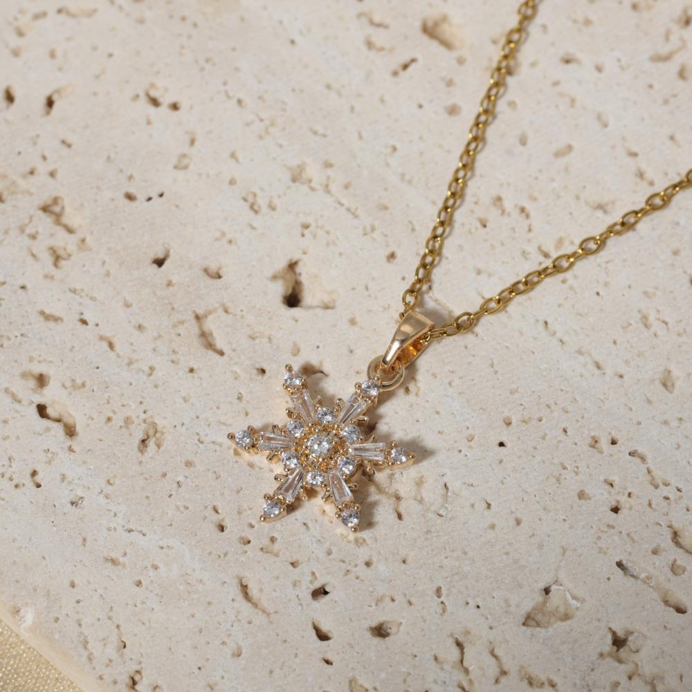 Simple Colorful Snowflakes Pendant Necklaces for Women Fashion Zirconia Necklace Wedding Party Jewelry Accessories Christmas Gift