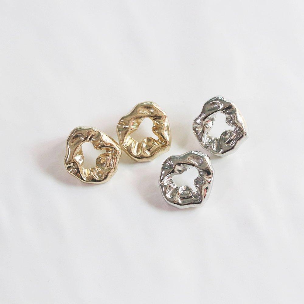 Lipas Silver Bold Engraved Earrings