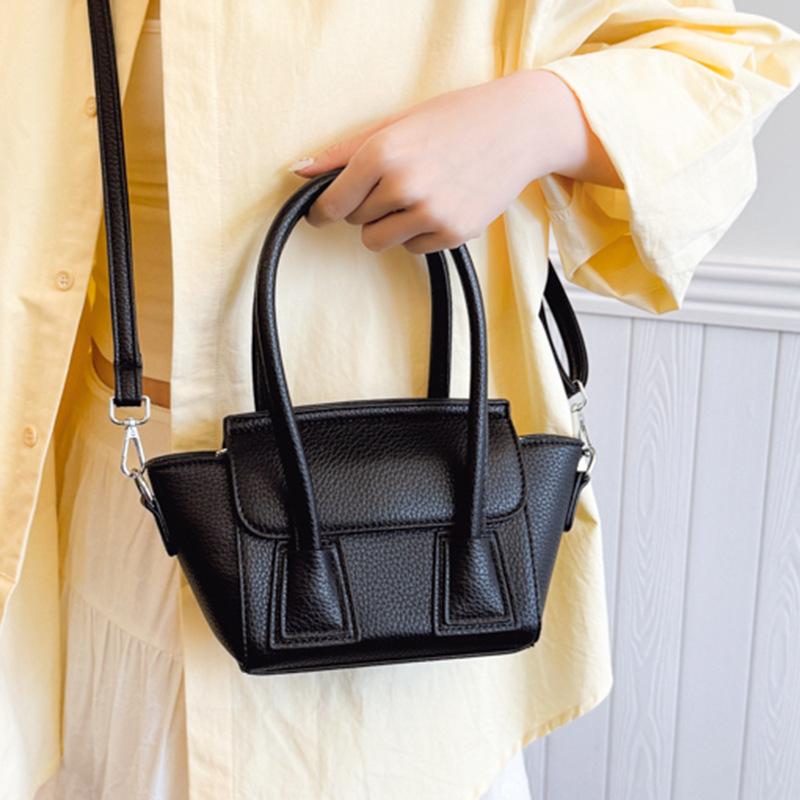 Underarm bag, shoulder messenger bag 2025 new trendy fashion, foreign style texture, commuting to work, portable bucket bag, bag woman