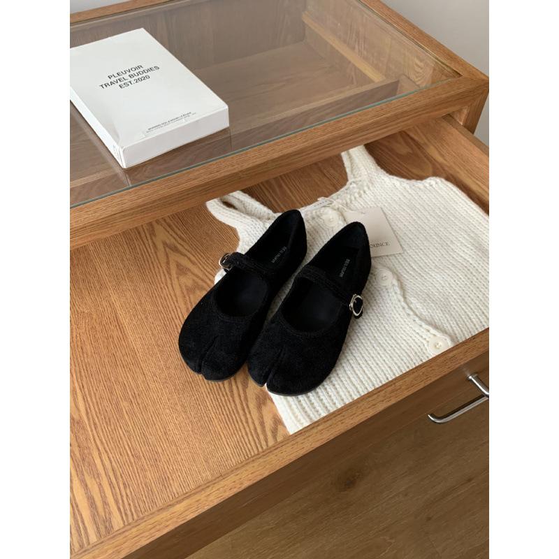 Retro suede split-toed pig's trotters flat-soled single shoes women's shoes 2025 new spring and autumn horseshoe Mary Jane shoes women