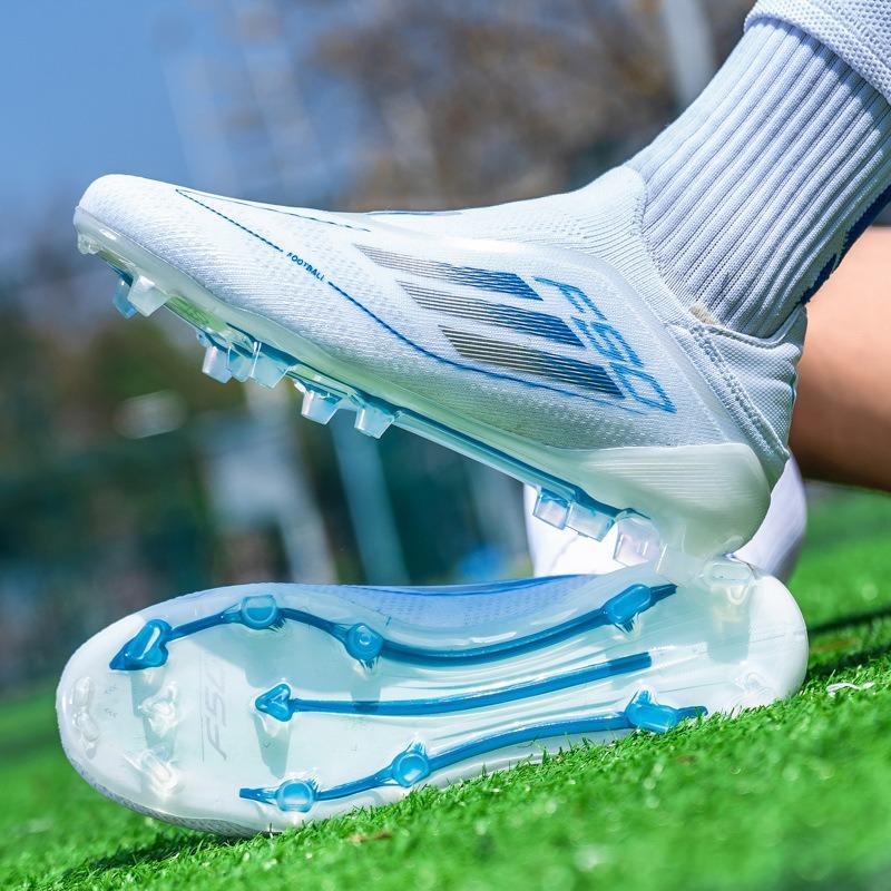 Fußballschuhe Weltmeisterschaft männlich Jugend Schülerinnen abgebrochene Nägel lange Nägel Wettkampf Trainingsschuhe