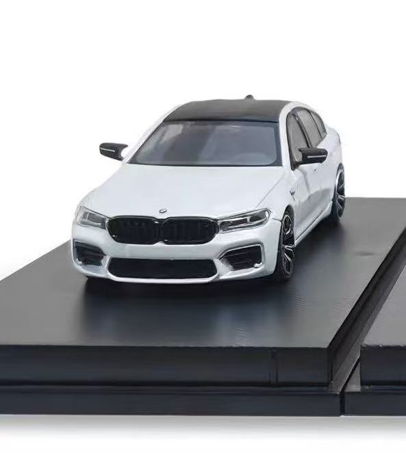 MJ 1:64 BMW M5 F90 6th generation MK6 alloy car model, collectible ornament белый