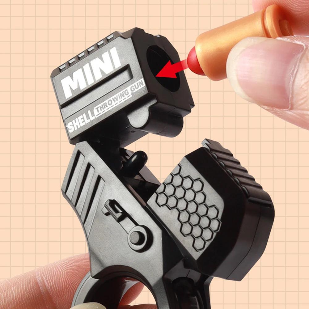 Mini Pistola Giocattolo Gioco Sportivo Portachiavi Decompressione Lanciatore Modello Portachiavi per Ragazzi Adulti Accessori Borsa Regalo