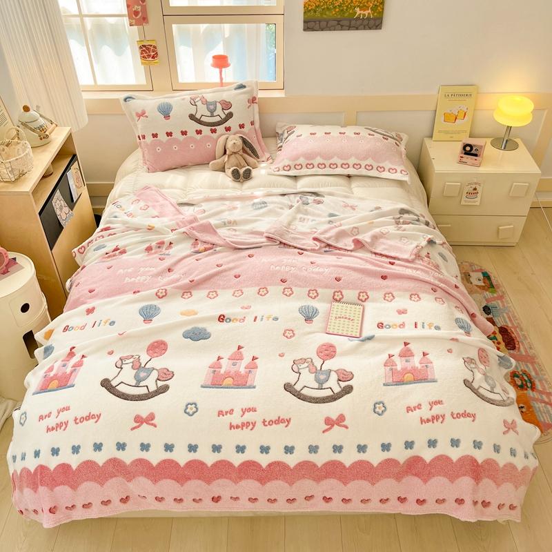 Cartoon Pink Strawberry Flannel Blanket for Kids Girls Soft Warm Lightweight Throw Blanket for Sofa Bed Traveling Camping Gifts