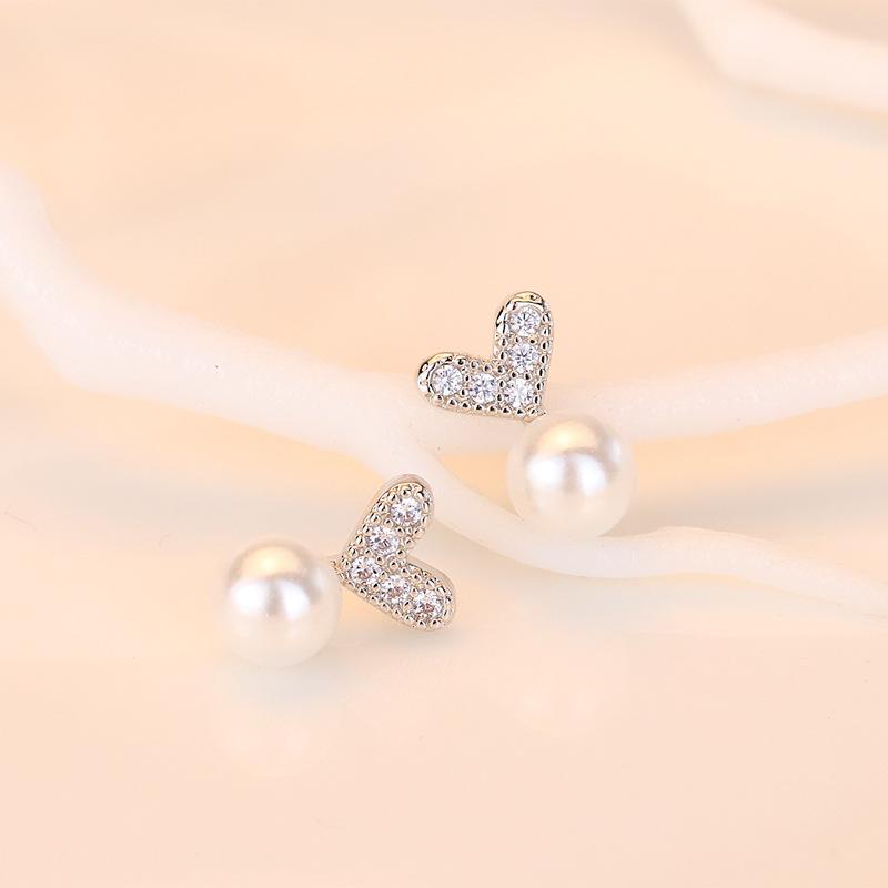 Cute Diamond-inlaid Pearls Love Earrings for Women with Fashionable, Simple and Versatile Students' Earrings Gift