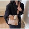 Popular Bags Women's Autumn and Winter Retro New Broadband Messenger Bags Niche Portable Bucket Bags