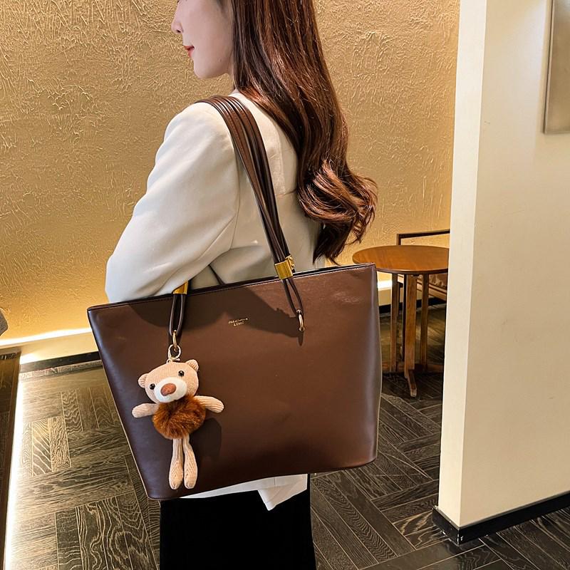 

Женская универсальная сумка из мягкой кожи 2025: Вместительная сумка-тоут и наплечная сумка для поездок на работу