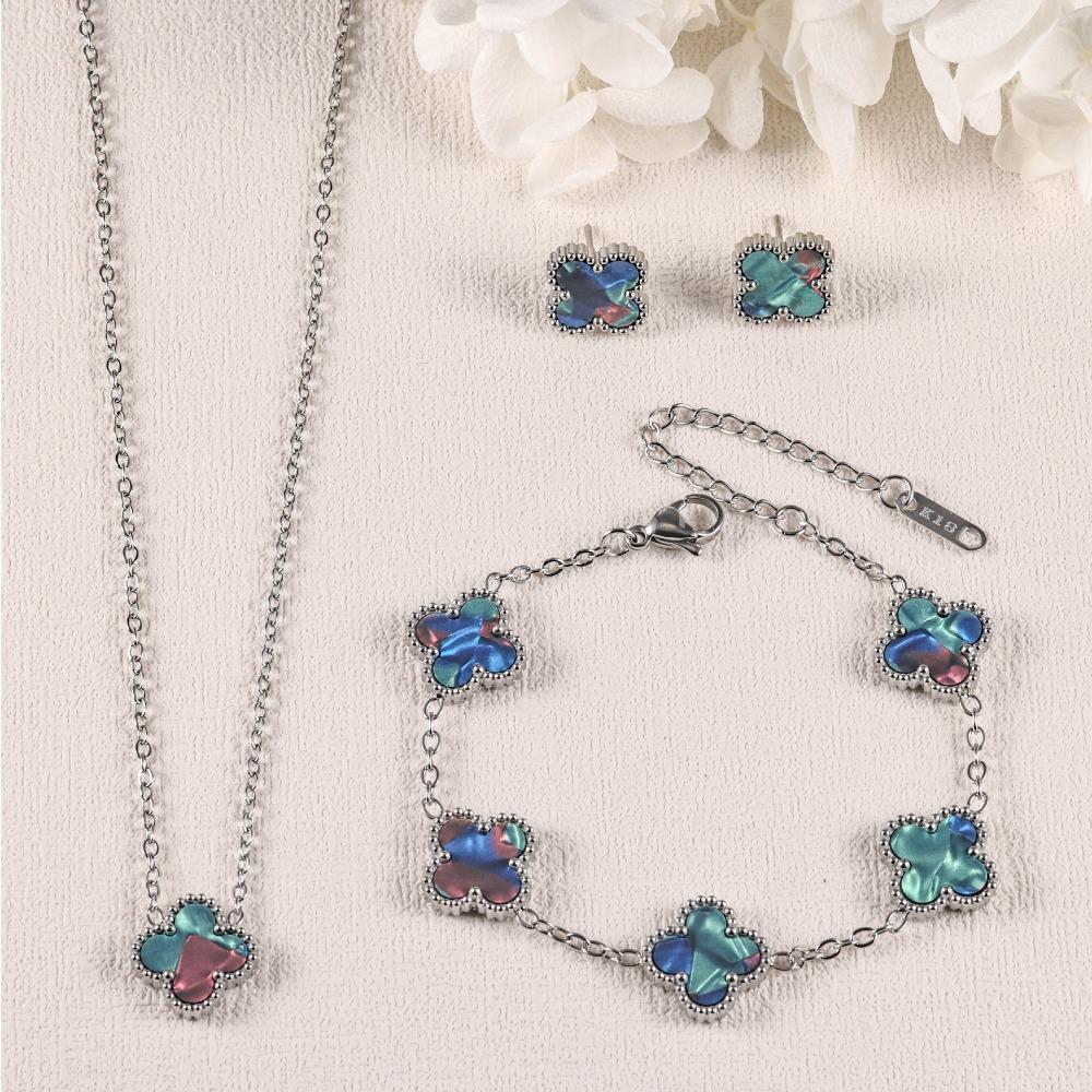 Four-leaf Clover Three-piece Necklace Bracelet and Earring Set - A Luxurious and Colorful Fashion Accessory Set