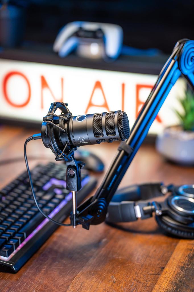 AT2040USB Dynamic Noise with Earphone USB Microphone for Gaming and Game Voice Live Narration PS5 Audio-Technica Microphone, Unidirectional,