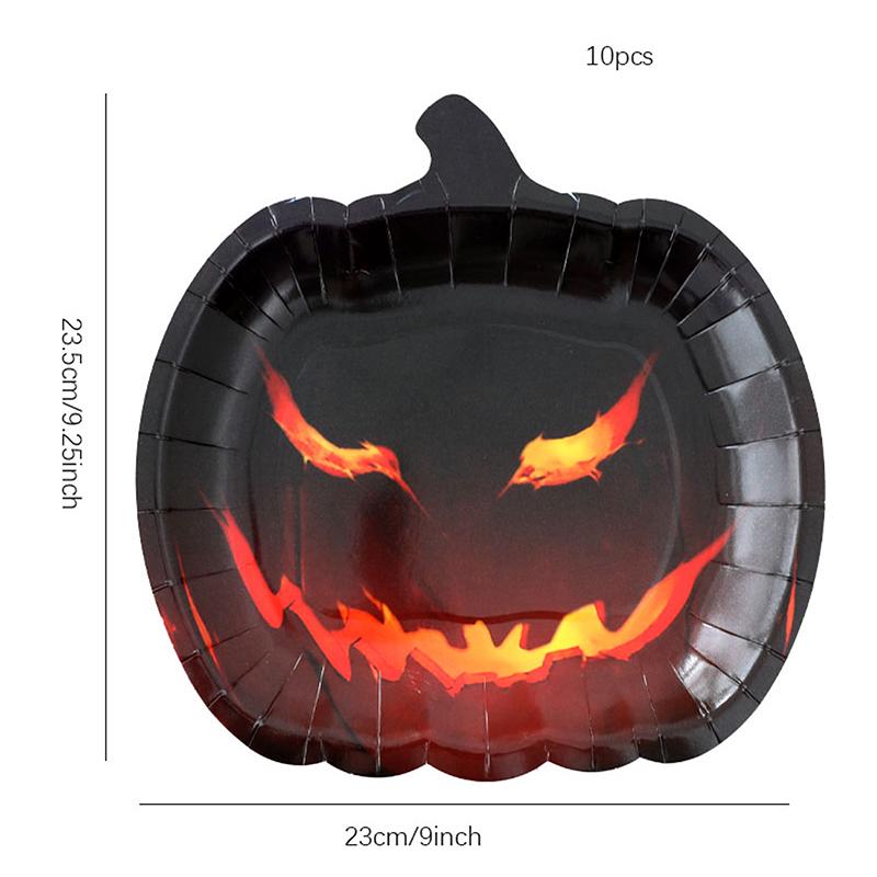 Zestaw zastawy stołowej na imprezę tematyczną Halloween: Obrus dyniowy, Talerzyki i kubki jednorazowe