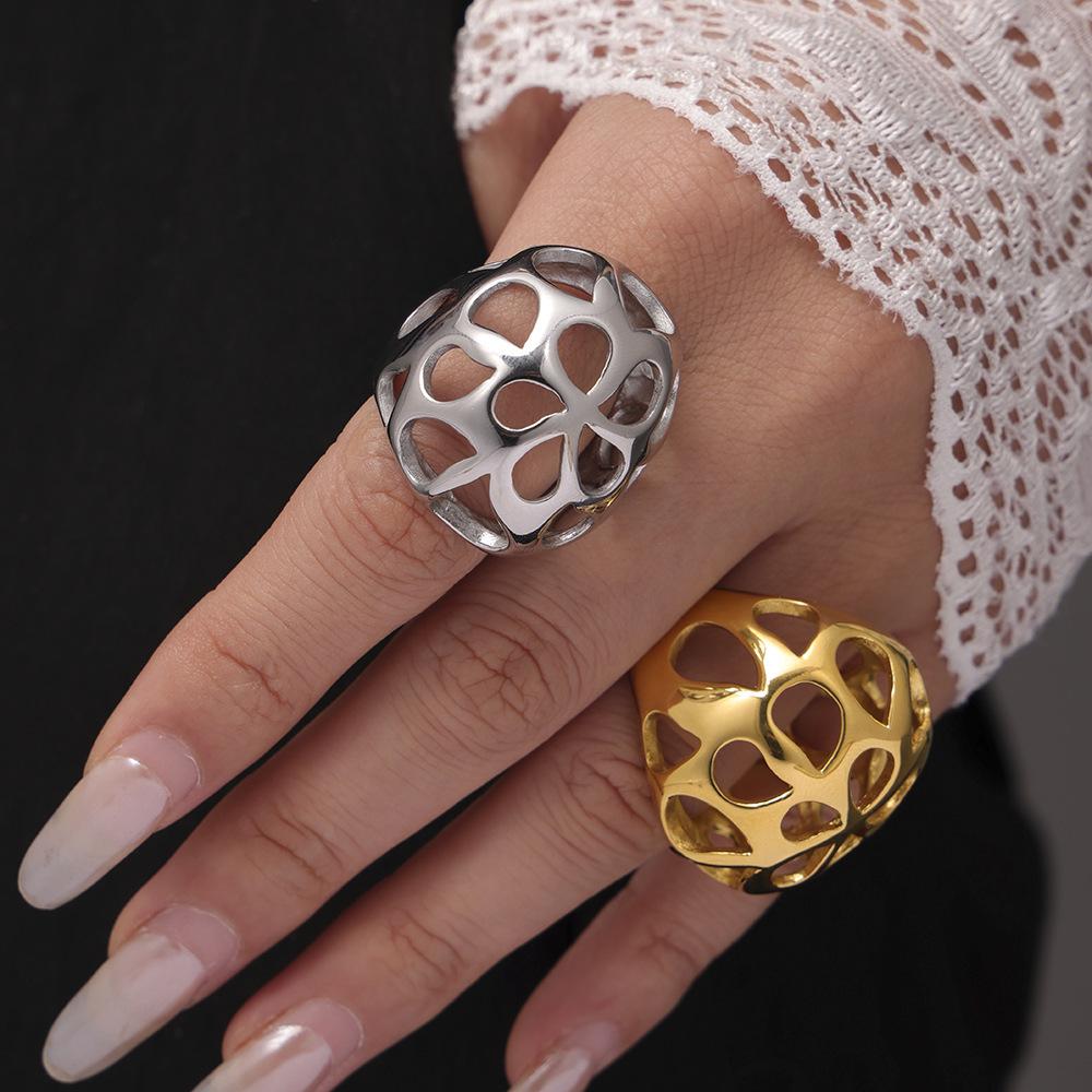 Qiong Yao 18K Gold-Plated Stainless Steel Hollow Statement Ring with Smooth Surface