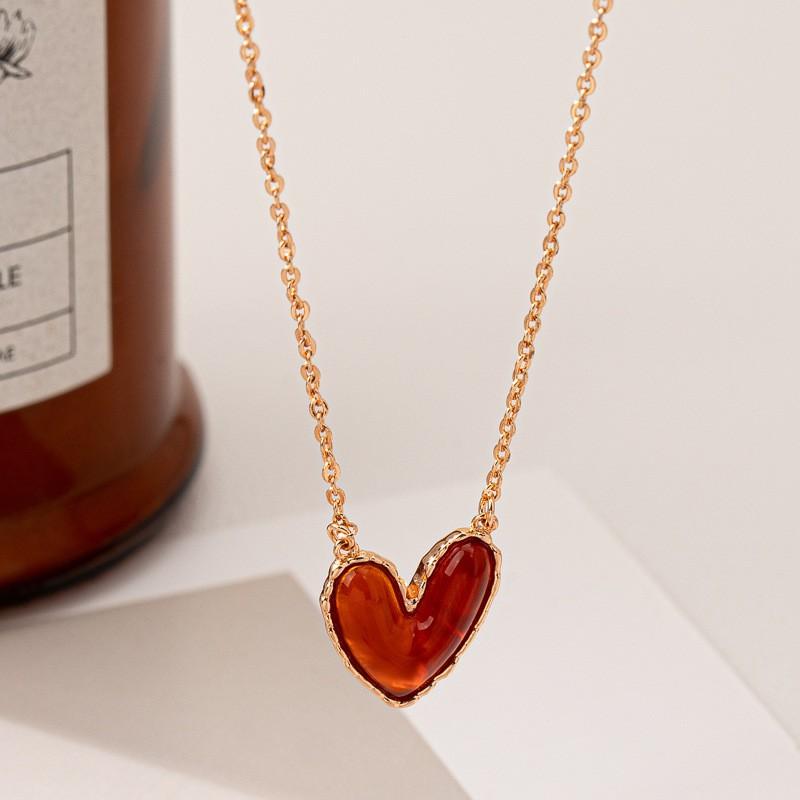 Elegant Red Heart Shell Pendant Necklace Women Minimalist Copper Chain Choker Style Lightweight Fashion Jewelry Red Heart