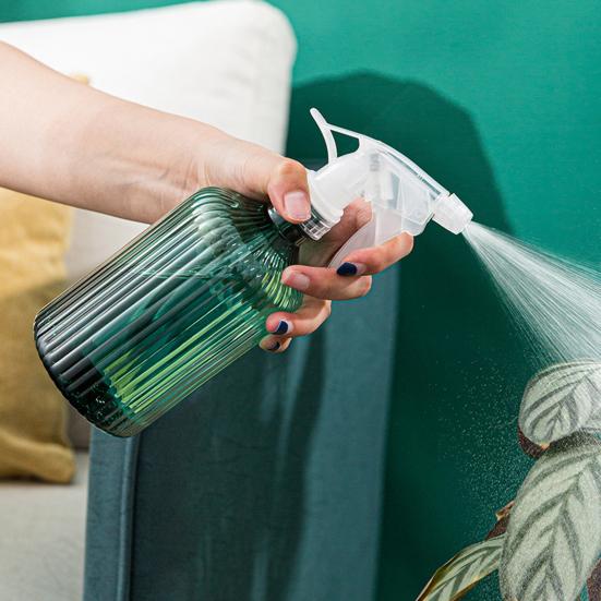 Handheld Spray Bottle Fine Mist Plant Mister Hand Pressure Watering Can 500ml Adjustable Nozzle Spray Bottle for Garden Plants Cleaning Solutions