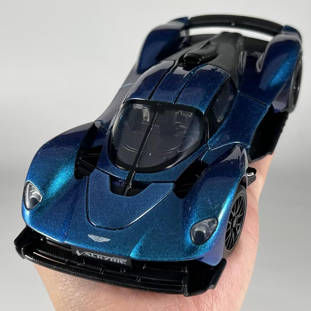 Linyi Toy Car Light 1:23 Aston Martin Valkyrie Supercar Alloy Metal Diecast Model Car Sound And Pull Back Children's Toy Collectibles Birthday