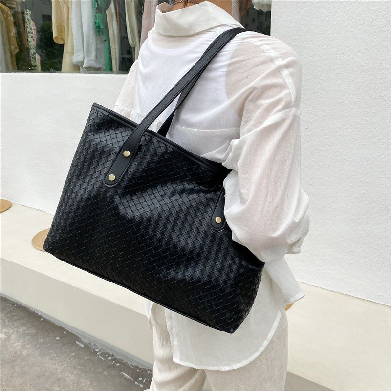 Large Capacity Woven Women's Bag Summer Versatile Shoulder Bag Unique Design Handheld Tote Bag