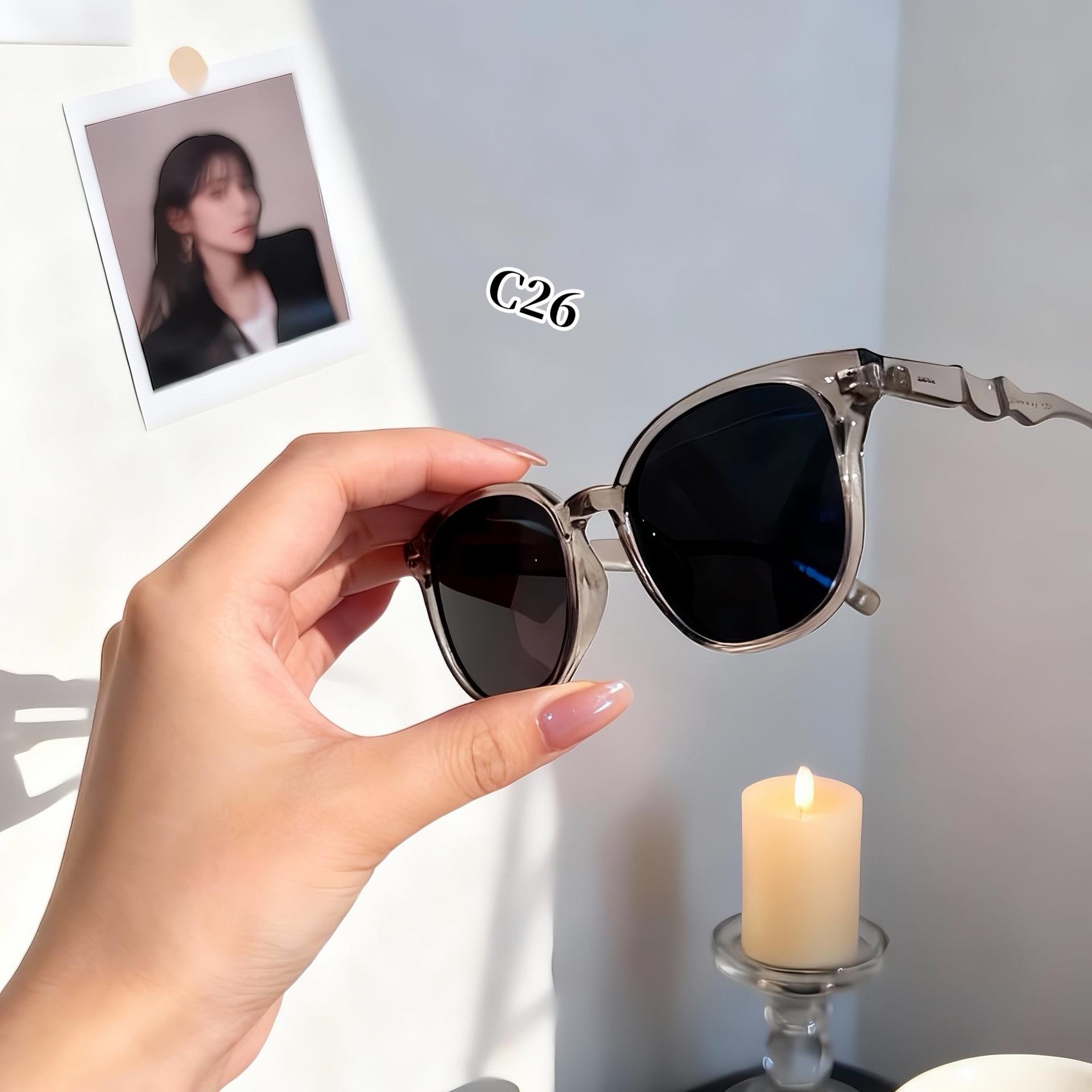 

Korean Style TR90 Polarized Oversized Sunglasses with UV Protection and Fashion Wave Leg Design