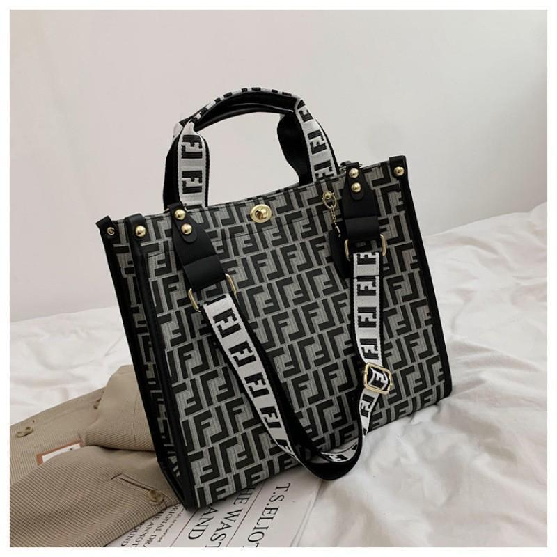 2025 Trendy Women s Handbag Spacious Letter Design Versatile Shoulder Bag 1780₽