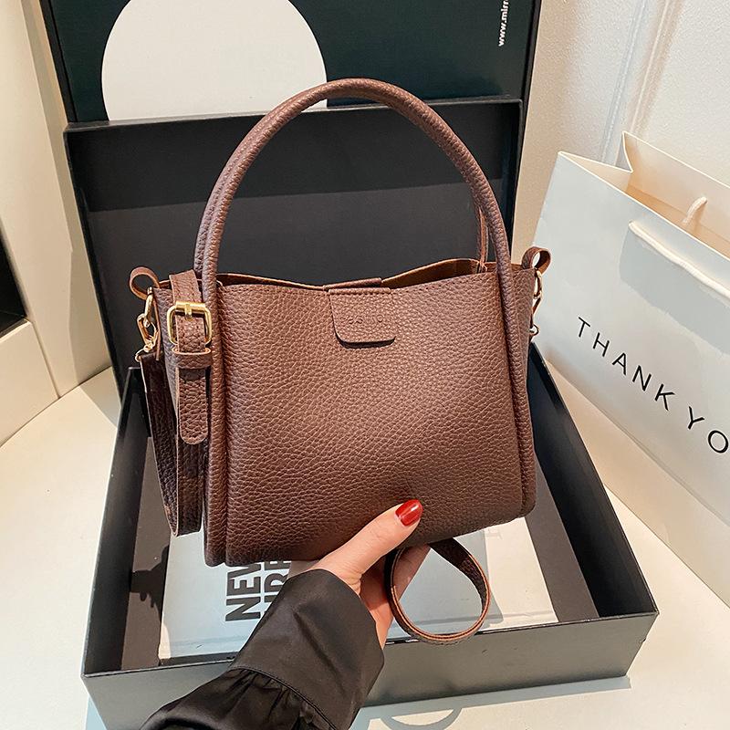 This New Fashionable and Popular Vegetable Basket Handbag Bag Women's Bucket Bag Commuter Shoulder Messenger Bag Spring