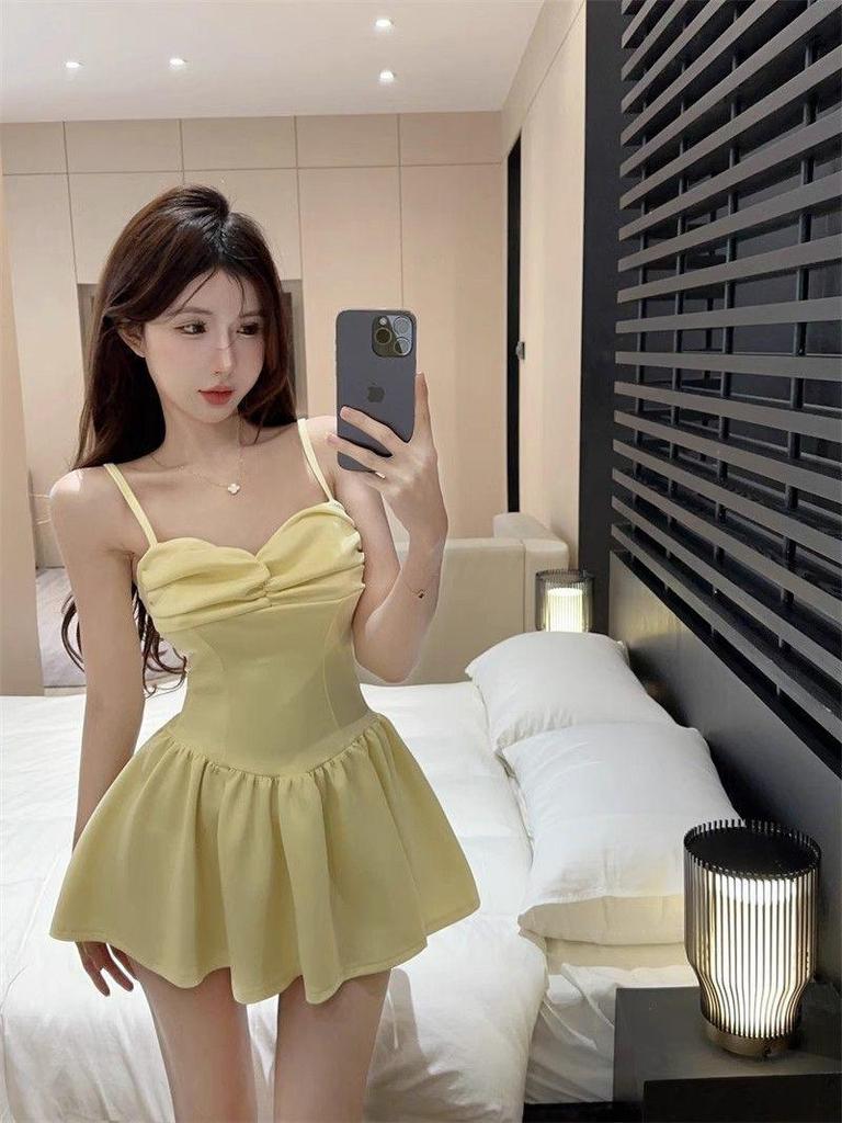 Elegant Off-Shoulder Pleated A-Line Skirt Women's Summer Spaghetti Strap Dress with Waist-Cinched Slim Fit