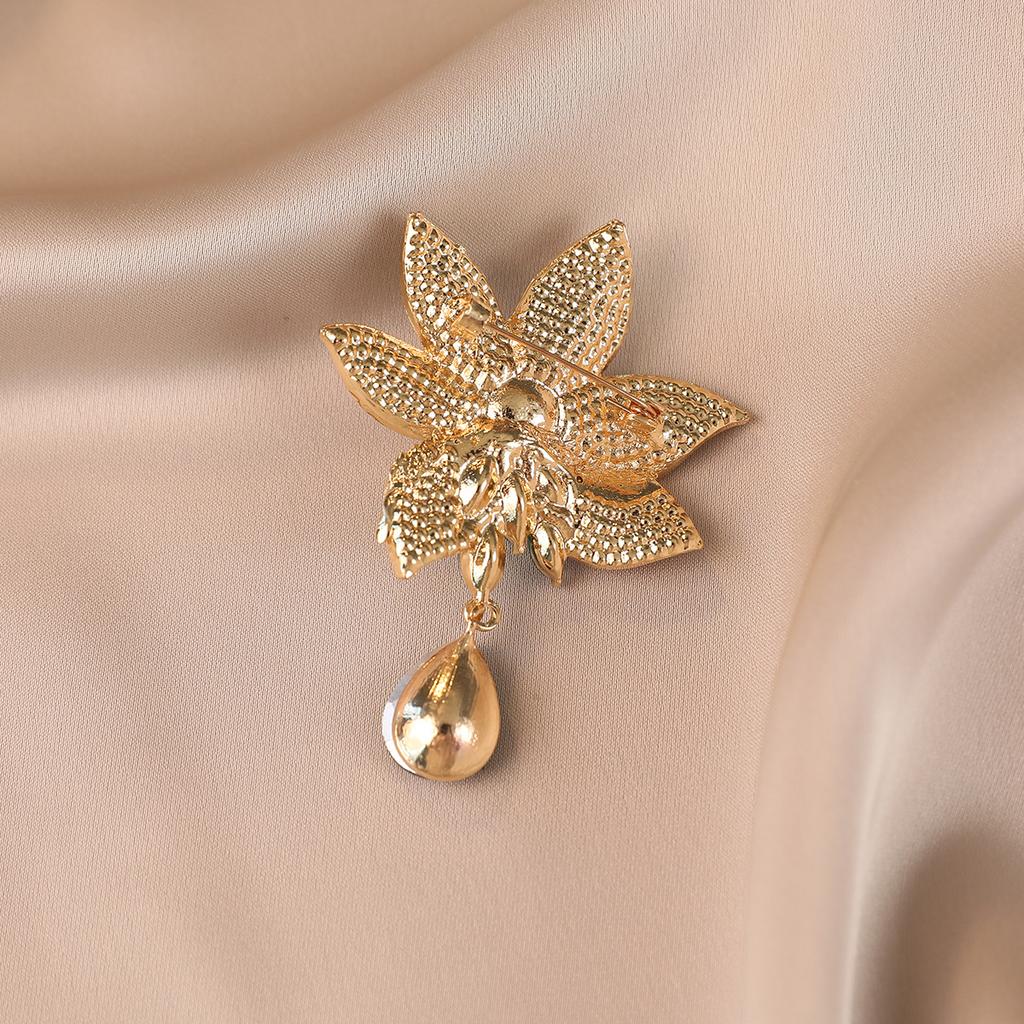 Elegant Lotus Tassel Brooch Design Sense Niche Accessory Brooch Women's Anti-glare Brooch