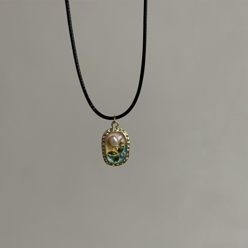 

Vintage Drip Oil Flower Sun Pendant Necklace Leather Rope
